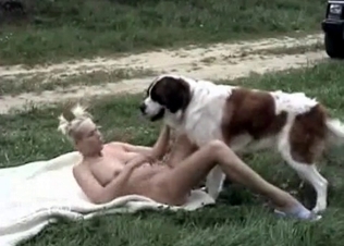 Nude chick and this playful doggy