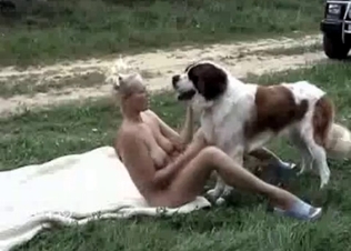 Nude chick and this playful doggy